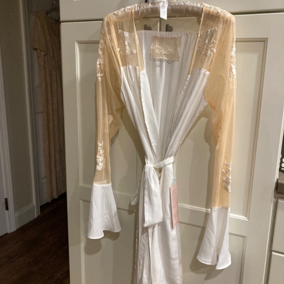 NWT Beautiful Bridal robe by Robed With Love - Hildy Rose size 1X white - Picture 7 of 16